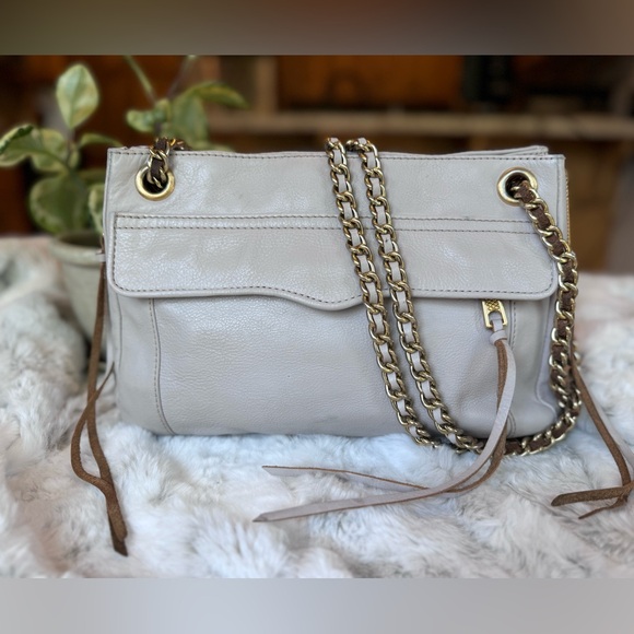 Rebecca Minkoff Handbags - Rebecca Minkoff Swing Convertible Bag - Chanel Vibes! 💅